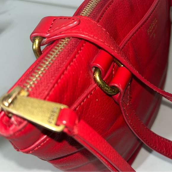 Fossil Red Leather Tote Bag with Classic Design, she’s a beauty! - Picture 5 of 10